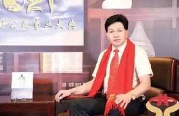 李乘伊教授在传统针灸推拿手法的基础上,摸索出一套独特的“乘伊透穴疗法”